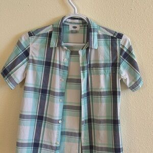 Old Navy Youth button down shirt. Youth size medium (8)